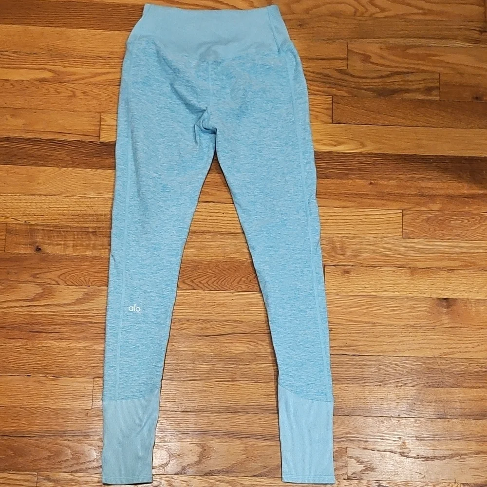 ALO Yoga Women's Sky Blue Leggings - Picture 4 of 6